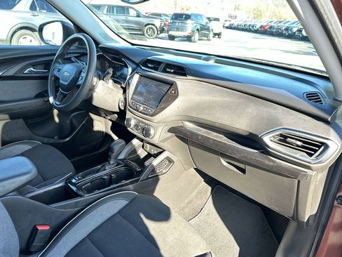 Used 2022 Chevrolet TrailBlazer LT w/ Convenience Package image 15