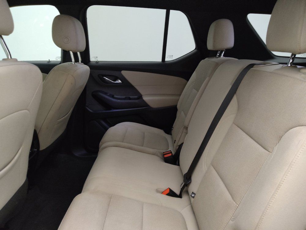 Used 2022 Chevrolet Traverse LS FWD image 18
