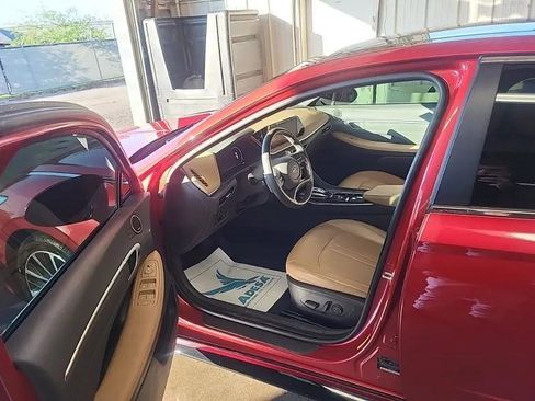 Used 2021 Hyundai Sonata Limited w/ Preferred Accessory Package FWD image 4