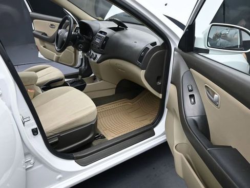 Used 2009 Hyundai Elantra GLS image 52