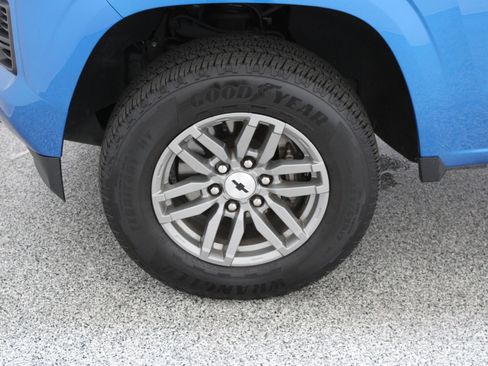 Used 2023 Chevrolet Colorado LT AWD/4WD image 11