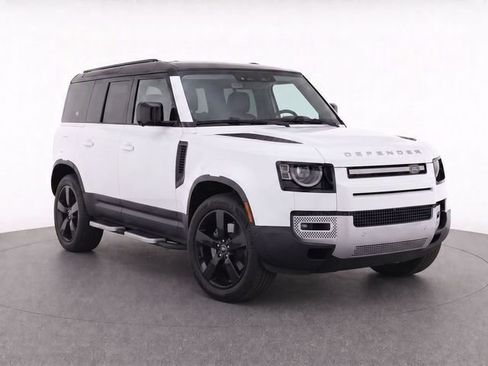 Used 2023 Land Rover Defender 130 SE AWD/4WD image 2