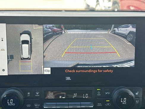 Used 2024 Toyota Grand Highlander AWD image 23