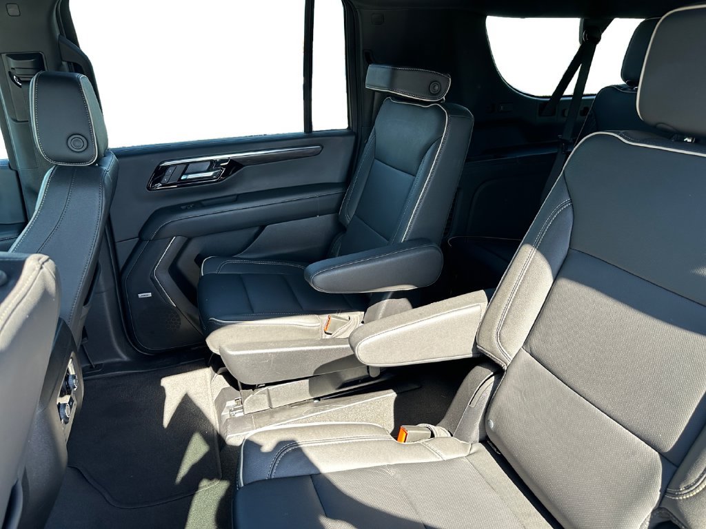 Used 2026 Chevrolet Suburban Premier AWD/4WD image 17