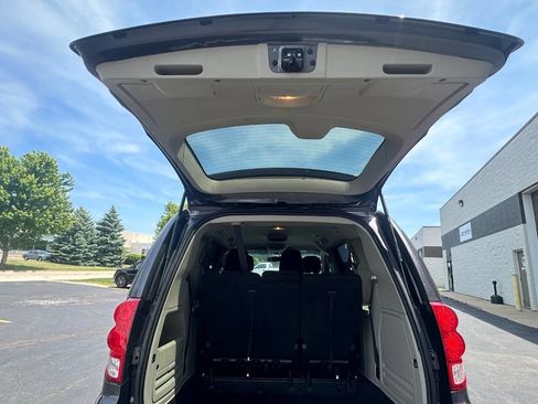 Used 2017 Dodge Grand Caravan SE w/ UConnect Hands-Free Group FWD image 21