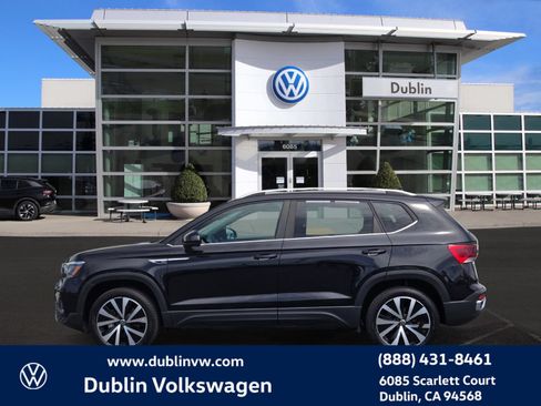 Certified 2023 Volkswagen Taos SE w/ Panoramic Sunroof Package FWD image 7