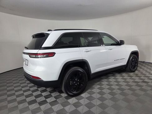 New 2026 Jeep Grand Cherokee Altitude RWD image 4