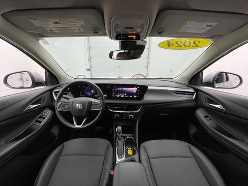 Used 2024 Buick Encore GX Preferred FWD image 3