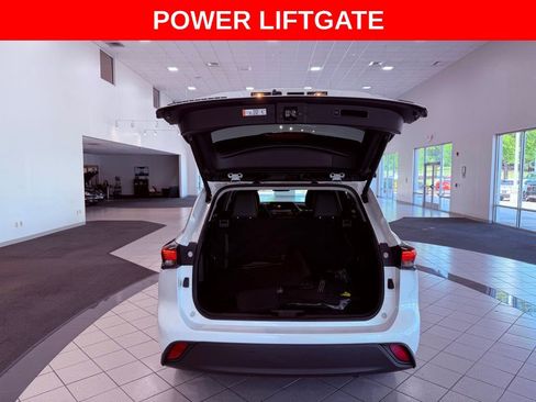 Used 2025 Toyota Highlander XLE AWD/4WD image 7