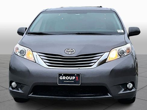 Used 2017 Toyota Sienna XLE image 4