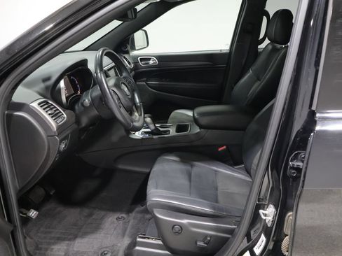 Used 2018 Jeep Grand Cherokee Altitude AWD/4WD image 12