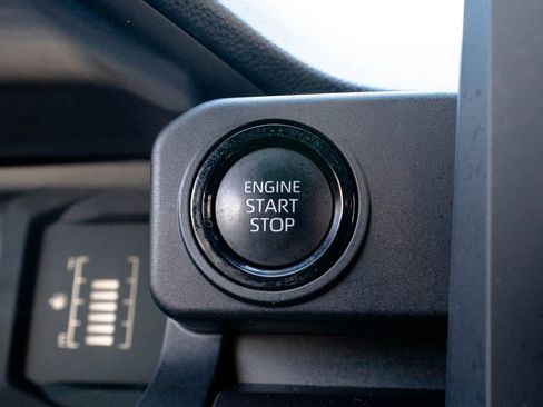 Used 2025 Toyota Tacoma SR5 AWD/4WD image 29