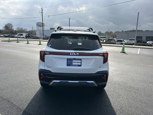 Used 2024 Kia Seltos SX w/ SX Sunroof Package image 7