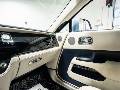 Used 2017 Rolls-Royce Wraith image 50
