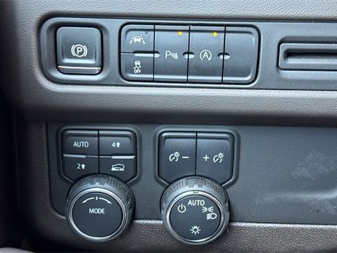 Used 2024 Chevrolet Suburban LT image 40