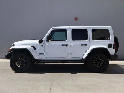 Used 2025 Jeep Wrangler Unlimited Sahara AWD/4WD image 2