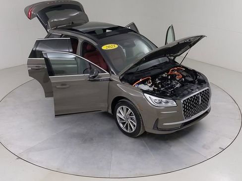 Used 2025 Lincoln Corsair Grand Touring w/ Towing Package image 47