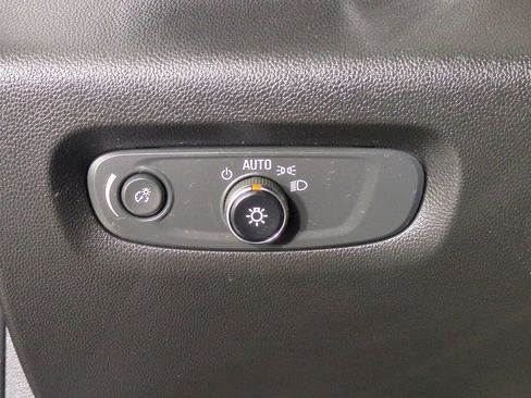 Used 2022 Chevrolet Traverse LS FWD image 29