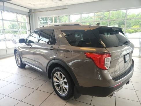 Used 2021 Ford Explorer Limited w/ Equipment Group 301A AWD/4WD image 6