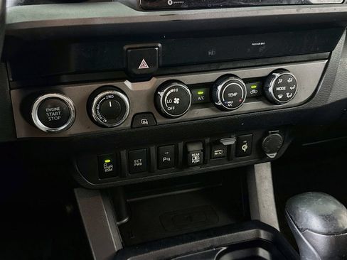 Used 2020 Toyota Tacoma TRD Off-Road w/ Technology Package AWD/4WD image 19