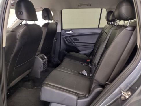 Used 2018 Volkswagen Tiguan SE FWD image 25