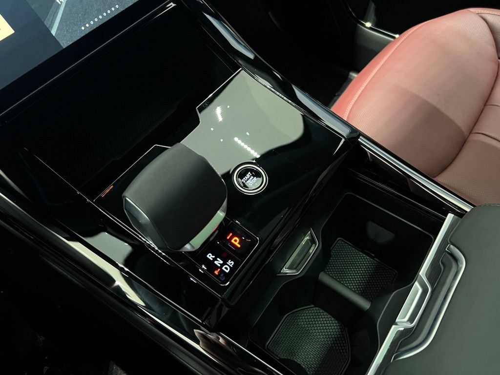 New 2025 Land Rover Range Rover Sport Dynamic SE AWD/4WD image 31