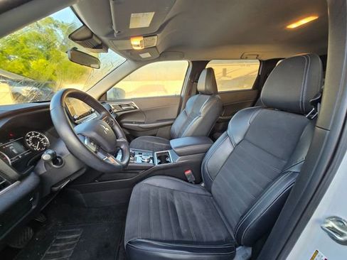 Used 2024 Mitsubishi Outlander SE image 4