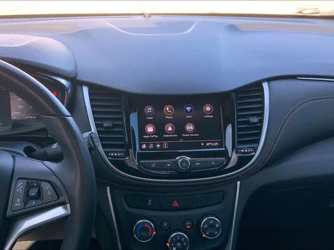 Used 2021 Chevrolet Trax LT w/ LT Convenience Package image 6