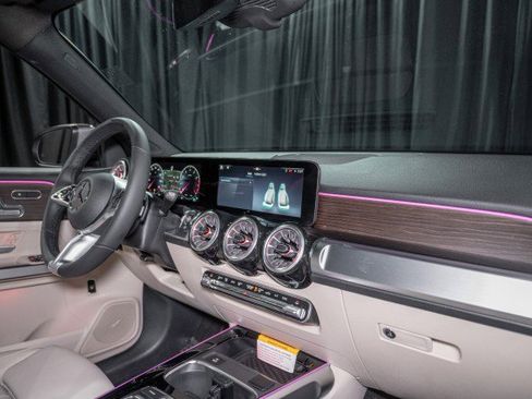 New 2025 Mercedes-Benz GLB 250 image 15