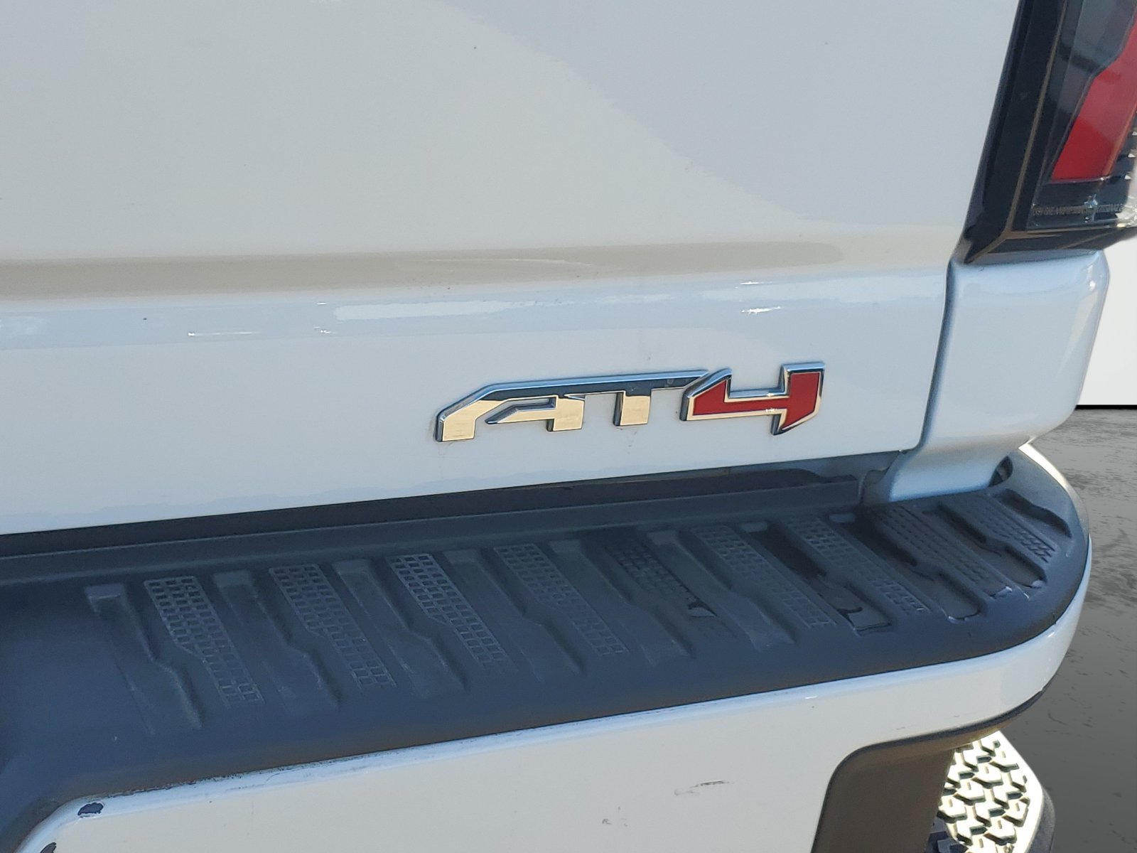 Used 2024 GMC Sierra 2500 AT4 w/ AT4 Premium Plus Package AWD/4WD image 6