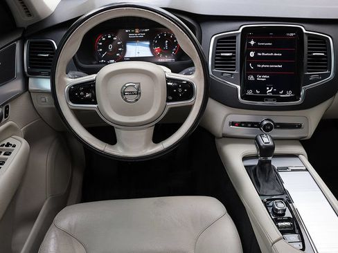 Used 2018 Volvo XC90 T6 Momentum w/ Convenience Package AWD/4WD image 10