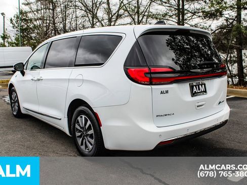 Used 2023 Chrysler Pacifica Limited FWD image 7