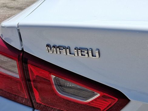 Certified 2018 Chevrolet Malibu LT FWD image 33