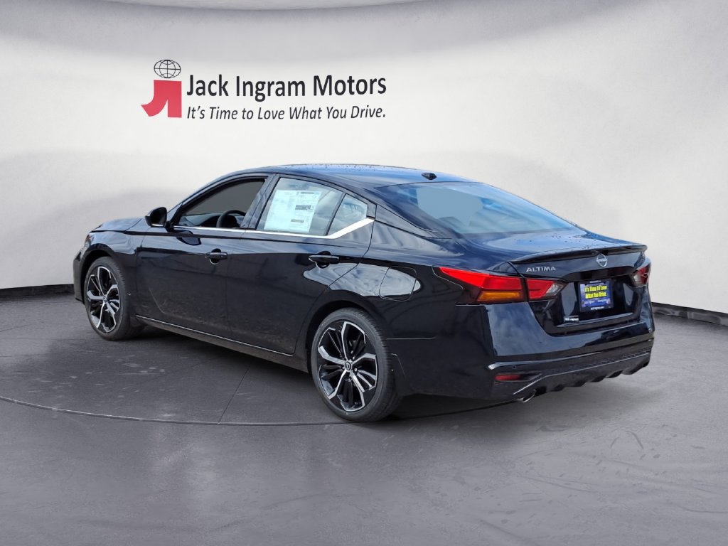 Used 2025 Nissan Altima 2.5 SR w/ SR Premium Package FWD image 3