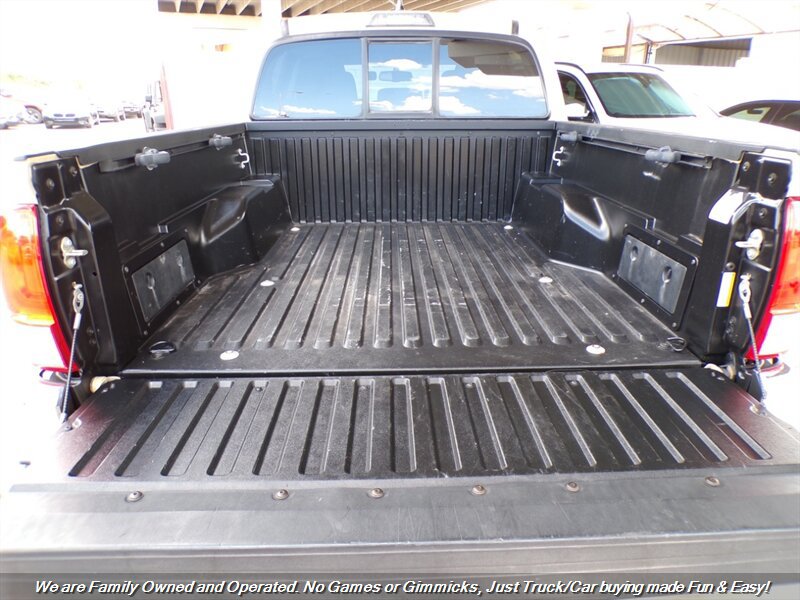 Used 2016 Toyota Tacoma SR5 w/ SR5 Appearance Package (SN) RWD image 9