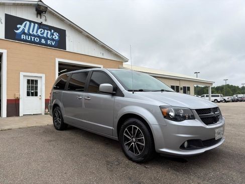 Used 2019 Dodge Grand Caravan SE FWD image 3