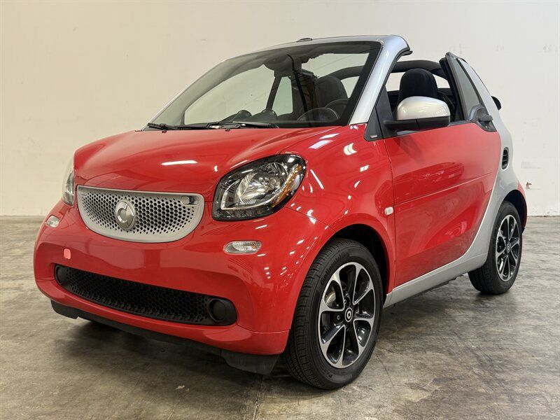 Used 2017 smart fortwo passion RWD image 3