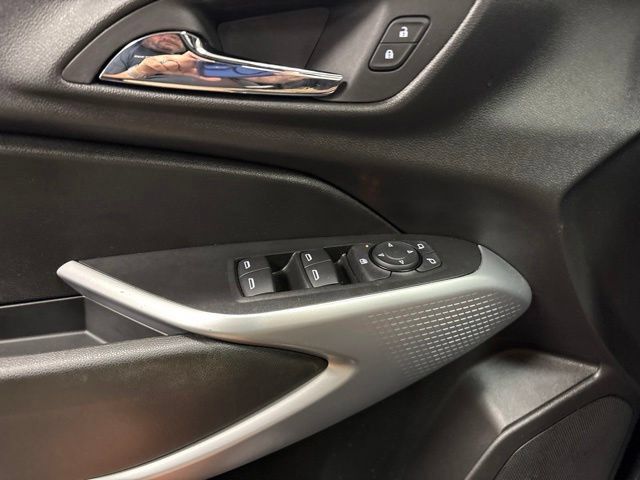 Used 2024 Chevrolet Trax RS w/ Driver Confidence Package FWD image 25