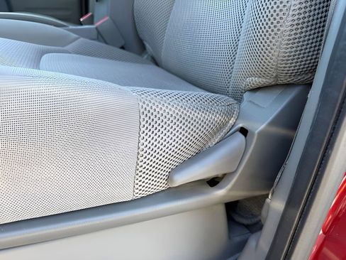 Used 2021 Nissan Frontier SV image 15