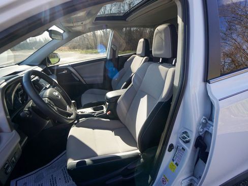 Used 2018 Toyota RAV4 XLE image 19