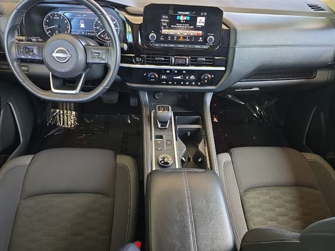 Used 2025 Nissan Pathfinder SV AWD/4WD image 13