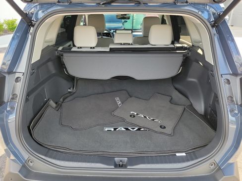Used 2026 Toyota RAV4 Limited AWD/4WD image 31