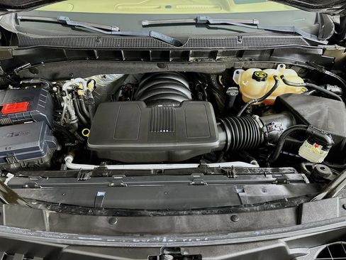 Used 2023 Chevrolet Tahoe Premier w/ Advanced Technology Package RWD image 32