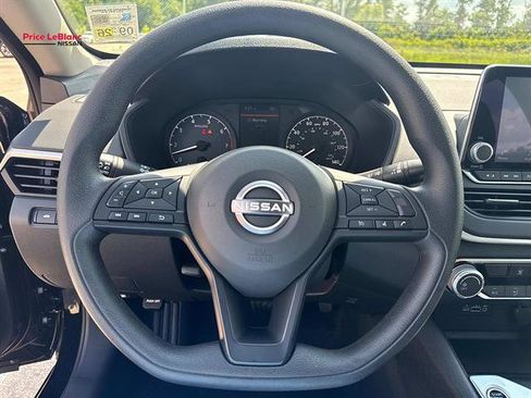 Used 2025 Nissan Altima 2.5 S FWD image 21