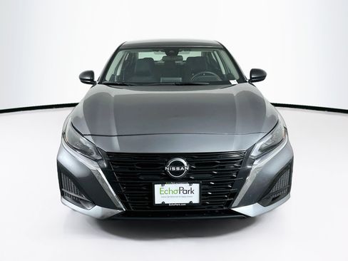 Used 2025 Nissan Altima 2.5 SV FWD image 2