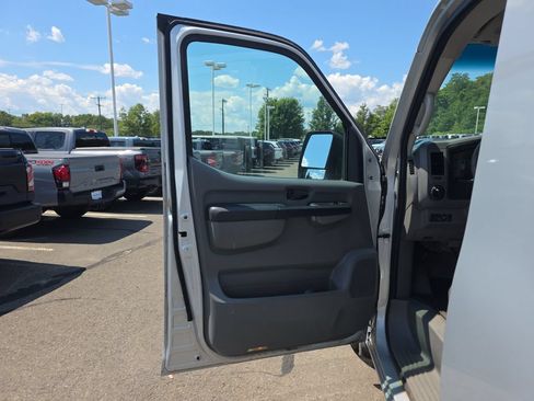 Used 2015 Nissan NV 3500 SV RWD image 19