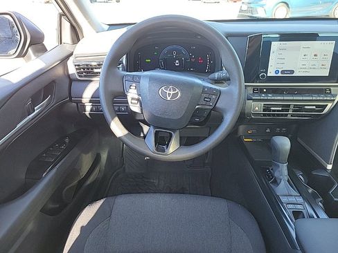 Used 2025 Toyota Camry LE image 12
