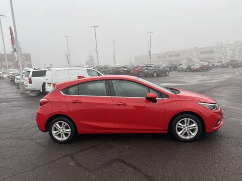 Used 2018 Chevrolet Cruze LT w/ Convenience Package image 5