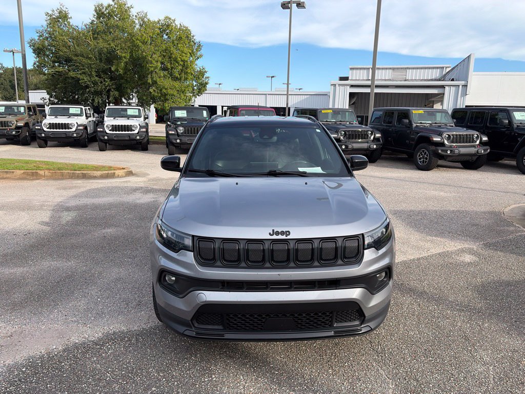 Used 2022 Jeep Compass Latitude w/ Convenience Group FWD image 2