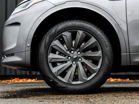 New 2025 Land Rover Discovery Sport S image 4